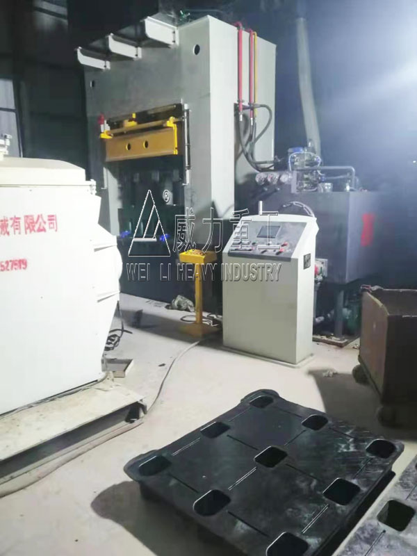 1000噸框架式模壓托盤(pán)壓力機(jī)