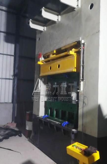 LFTD復(fù)合材料托盤(pán)成型液壓機(jī)